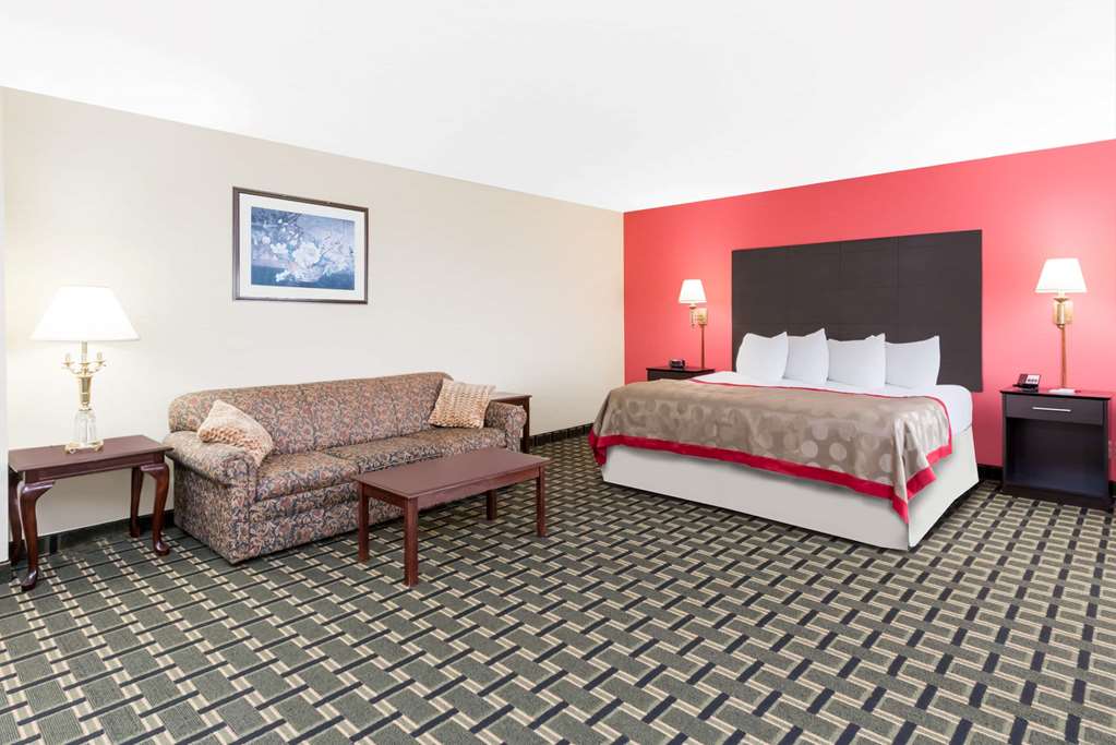Ramada by Wyndham Vandalia - photo 9