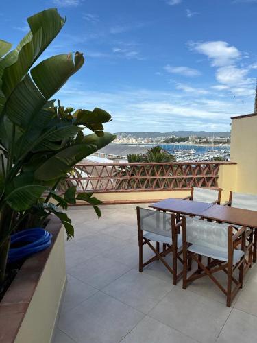 Duplex Amb Vistes Al Mar 150 Meters Optimist Trophy Esplanade — hotel in Palamos