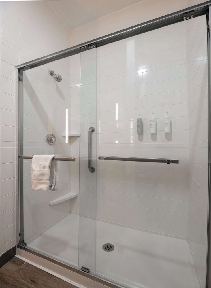 Hampton Inn Seguin - photo 38
