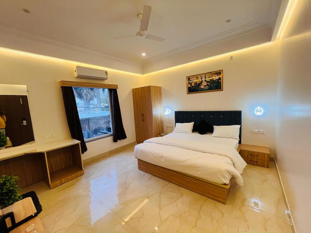 Hotel Dhanraj Inn in Fyzabad, India