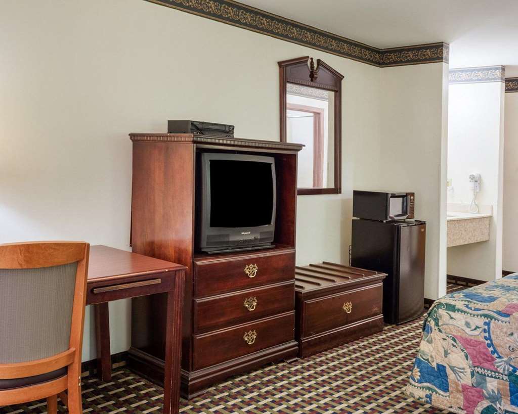 Econo Lodge Hopewell Near Fort Lee I 295 - photo 18