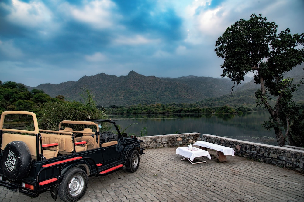 Shivika Lake Hotel - carbon neutral hotel in Sadri