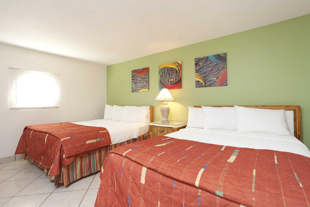 Bahia Mar Solare Tower 6th floor Oceanview Condo 3bd 3ba w Pools - photo 8