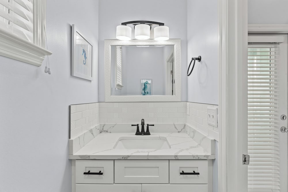 Sago by the Sea: 2 bed 2.5 bath Retreat Steps From the Beach Sleeps 7 - photo 18