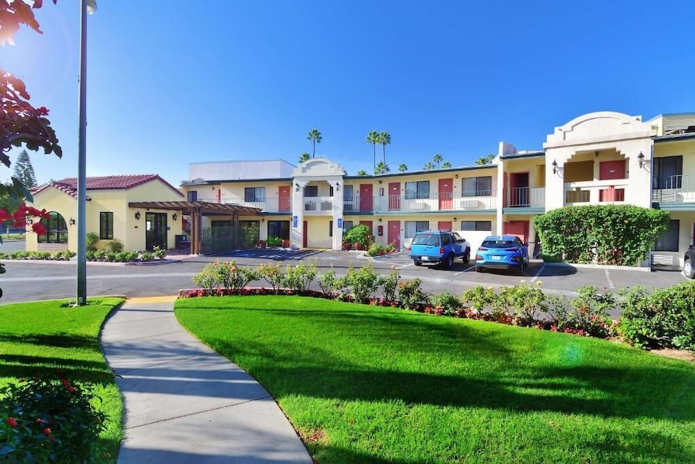 Lamplighter Inn & Suites at SDSU - photo 48