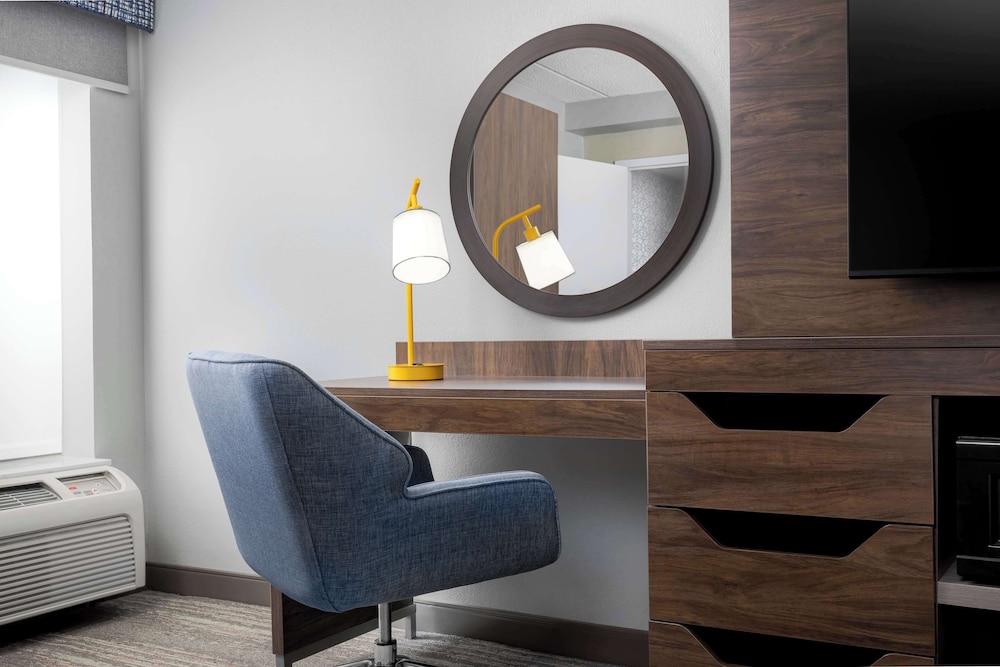 Hampton Inn Louisville Airport - photo 12