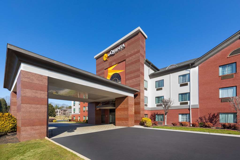 La Quinta Inn & Suites by Wyndham Loudon - photo 11