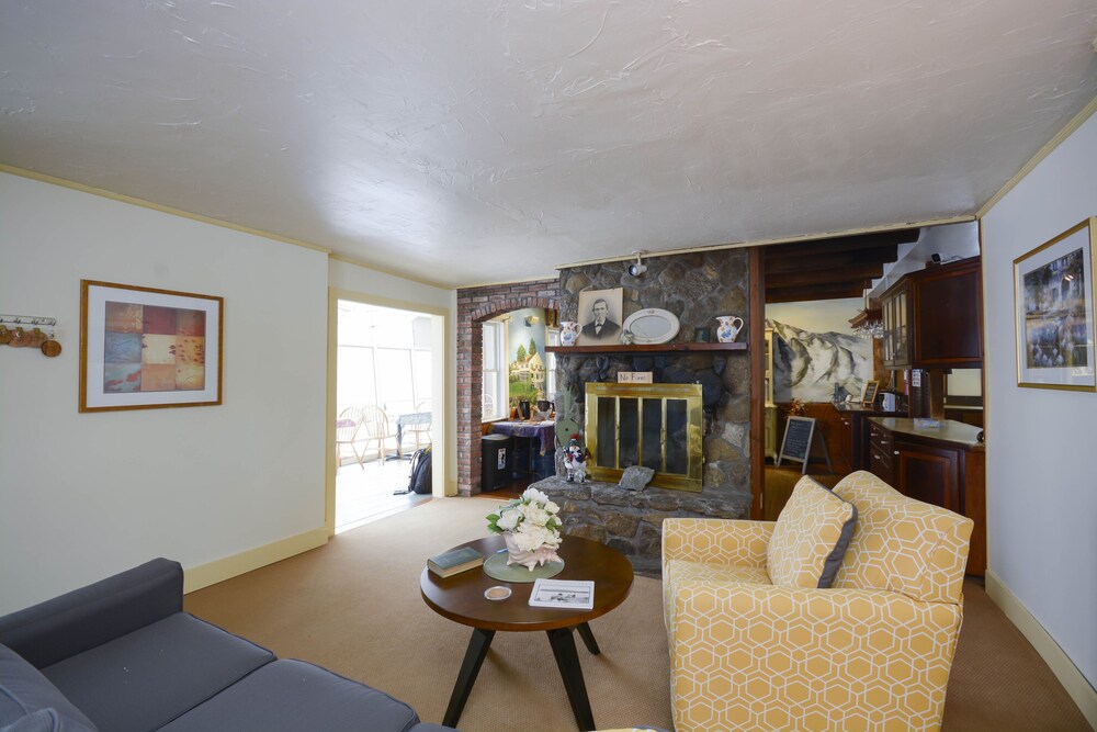 Brook Road Inn - photo 22