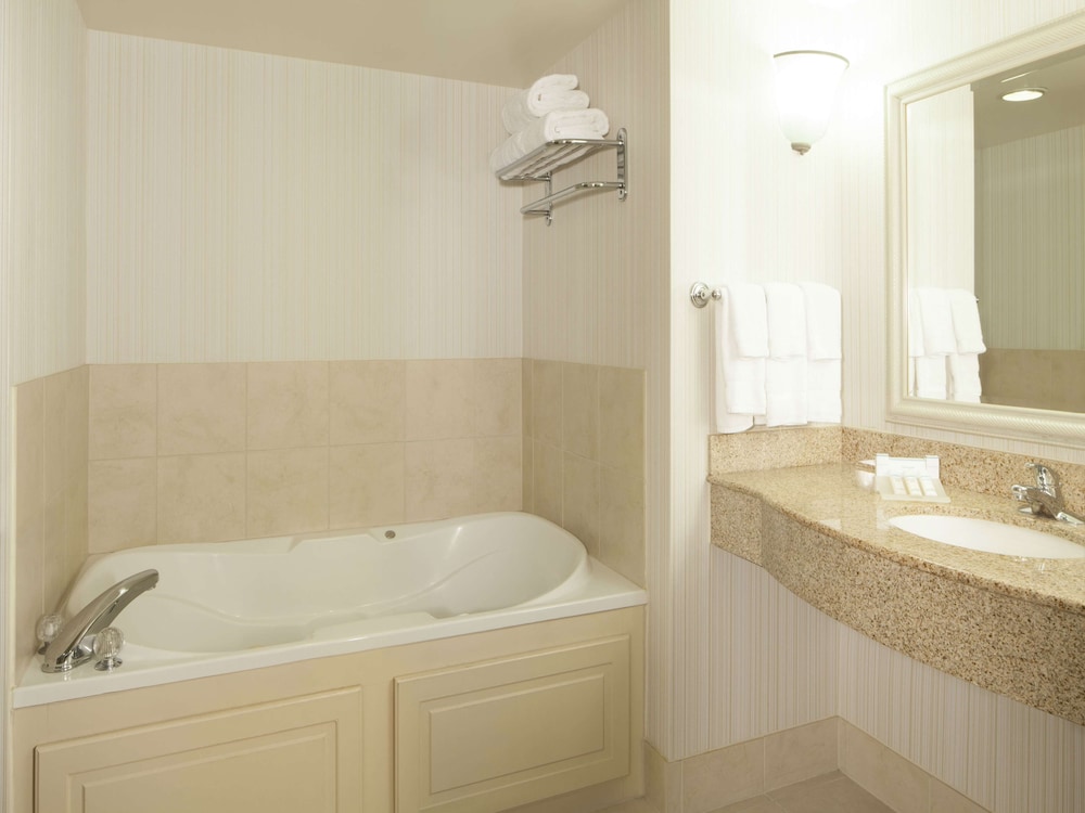 Hilton Garden Inn Virginia Beach Town Center - photo 22