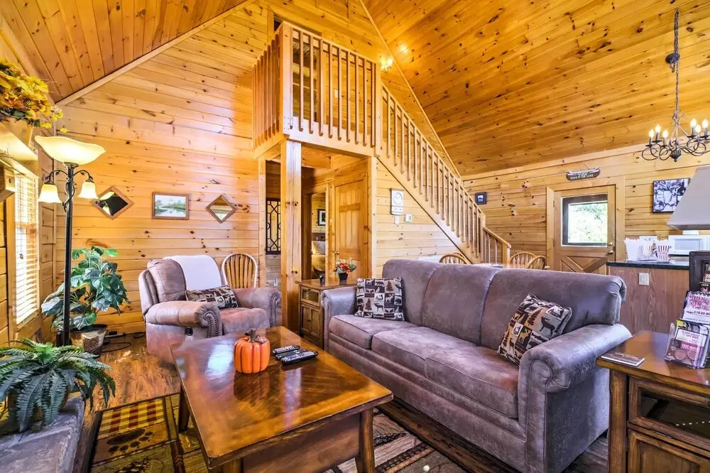 Sevierville Retreat Private Hot Tub and Lake Views — 4-Star Luxury Hotel in Sevierville, United States