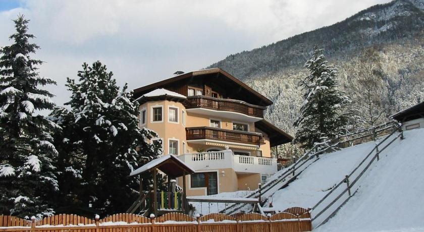 Ferienhaus Bergblick — 4-Star Luxury Hotel in Fulpmes, Austria