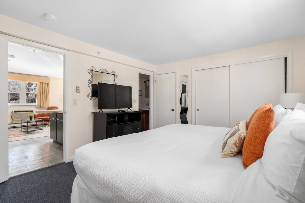 The Beverly - photo 19
