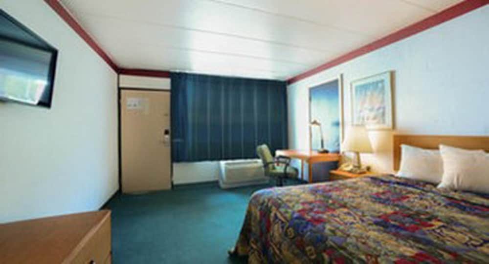 Loyalty Inn Maryville - photo 18