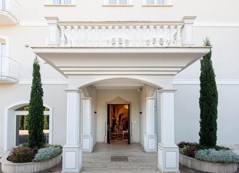 Suites&Apartments Liolà — 4-Star Luxury Hotel in Castrocielo, Italy