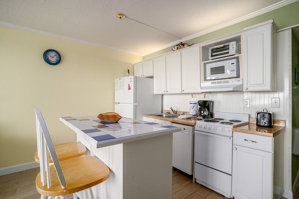 0710 Waters Edge Resort 1 Bedroom Condo by RedAwning - photo 6