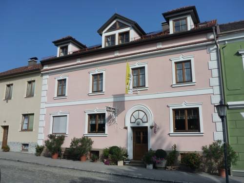 Haus Regina — 4-Star Luxury Hotel in Maria Taferl, Austria