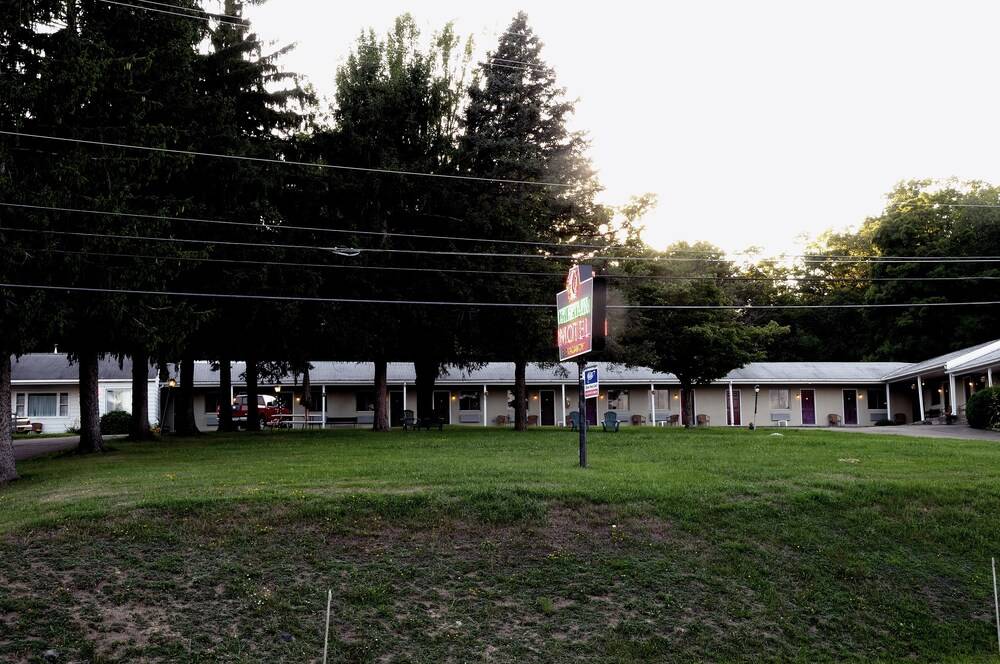 Chieftain Motel - photo 24