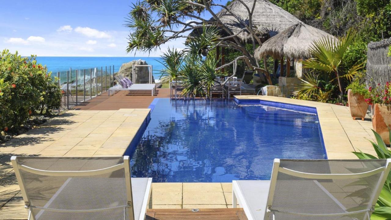 Liapari Beach House Beach back yard Pool Spa — 4-Star Luxury Hotel in Sapphire Beach, Australia