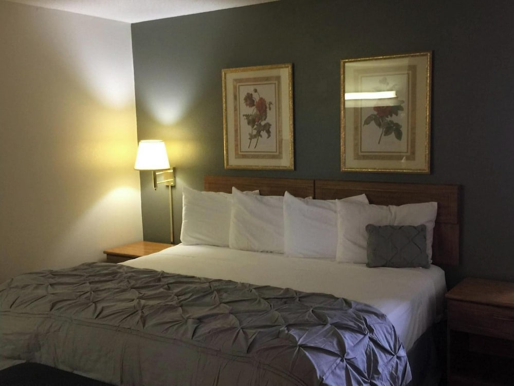 Capital O Amerihost Inn and Suites Mexico Hwy 54 MO - photo 8