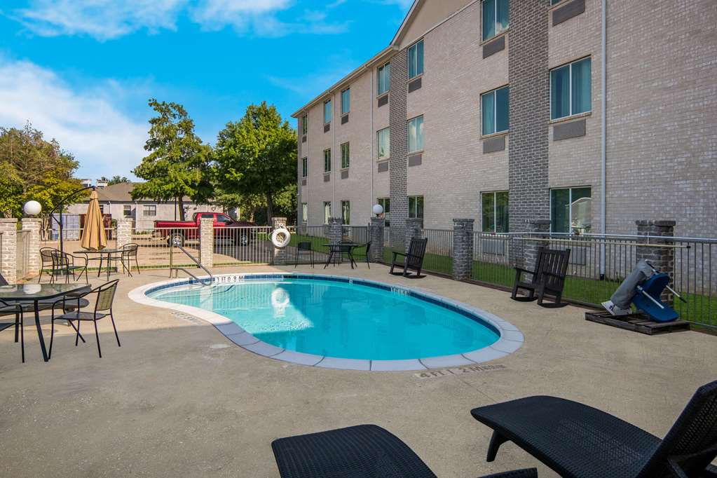 Quality Inn & Suites Roanoke Fort Worth North - photo 39