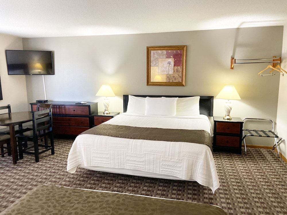 Burke Inn Motel & Suites - photo 10
