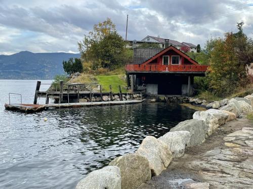 Seaside 3 bedroom Holiday home — 4-Star Luxury Hotel in Balestrand, Norway