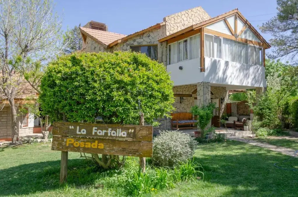 Hosteria La Farfalla - carbon neutral hotel in Chos Malal