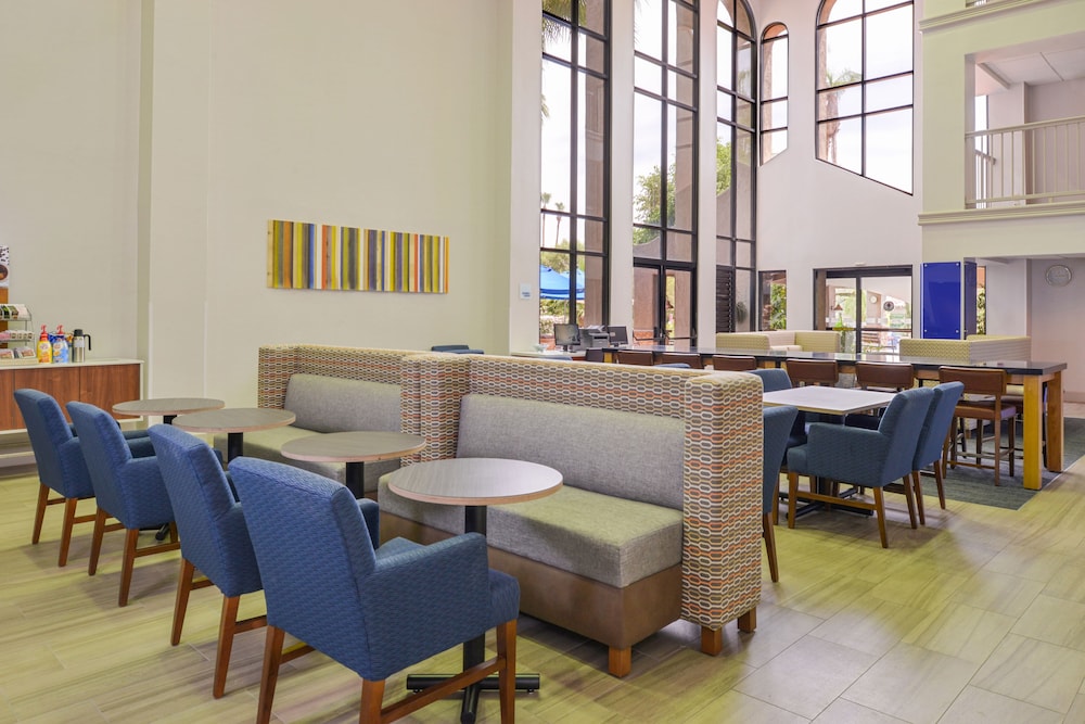 Holiday Inn Express Palm Desert by IHG - photo 34