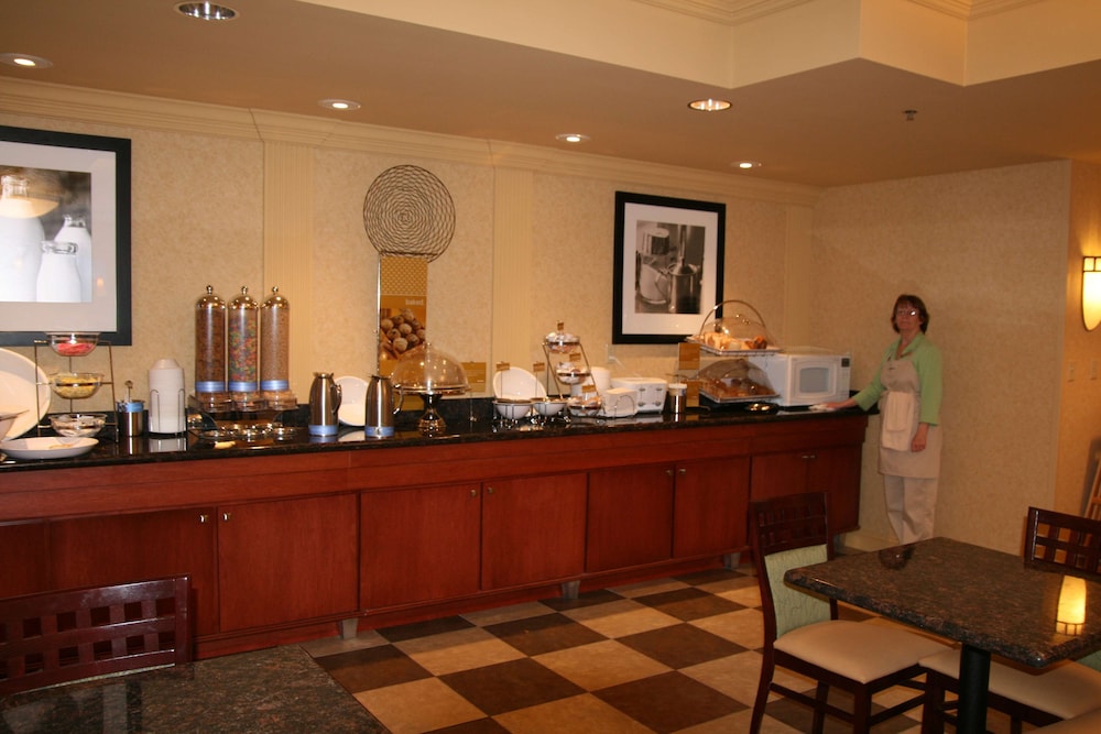 Hampton Inn Mt. Vernon - photo 18