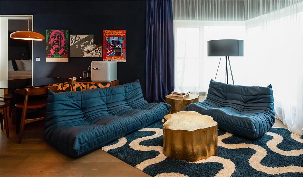 Inspired by the iconic energy of Studio 54 and the smooth legacy of jazz great Lionel Hampton — who once called this hotel home — Studio 45 is a 95qm sanctuary made for those who understand the difference between style and substance.