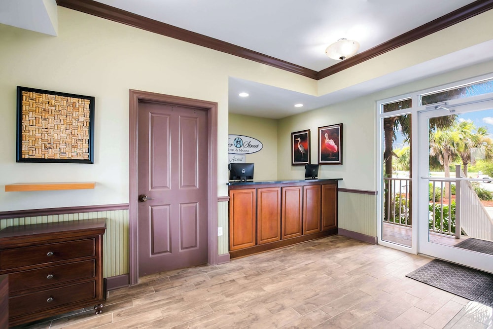 Water Street Hotel & Marina Ascend Hotel Collection - photo 3