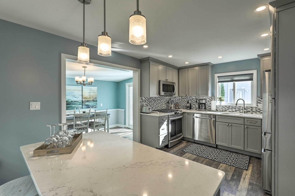 Pet Friendly Revere Getaway Steps from the T — hotel in Revere