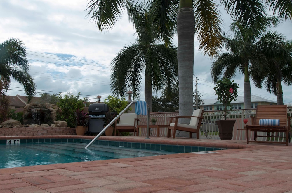 Hibiscus Suites Gateway to Siesta Key - photo 22