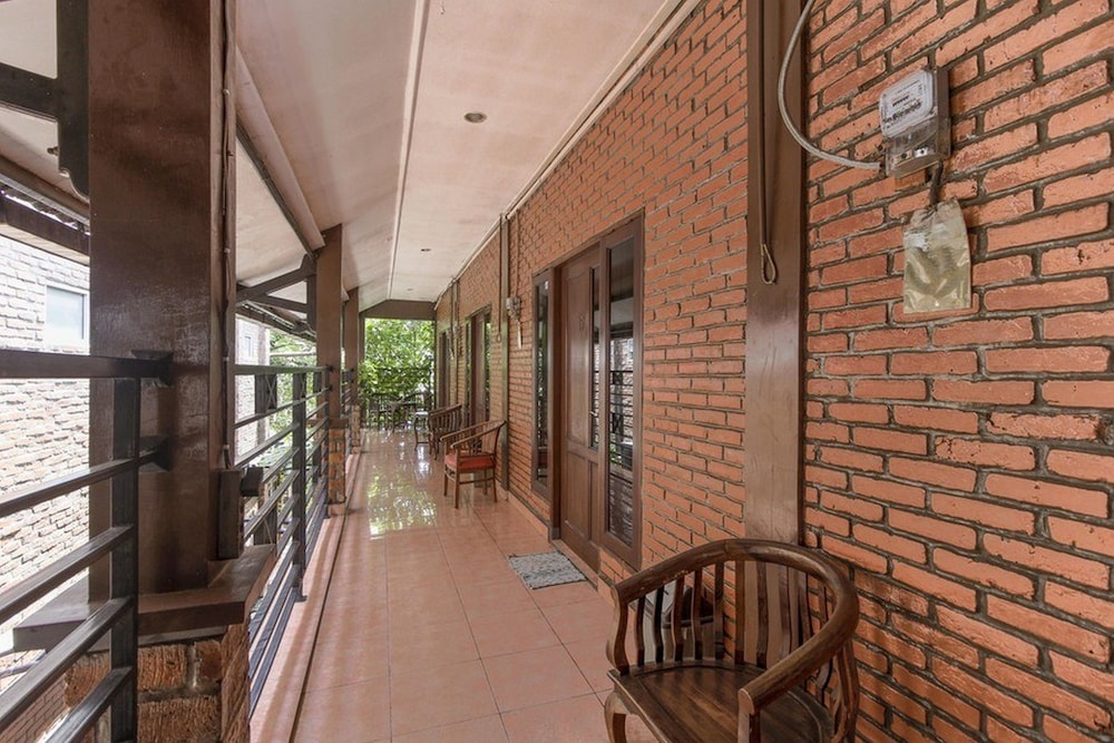 RedDoorz Plus @ Ampera Raya - last minute hotel in Jakarta