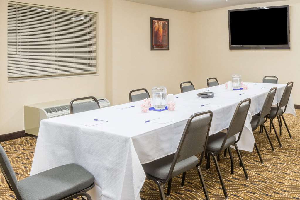 Microtel Inn & Suites by Wyndham Uncasville Casino Area - photo 13