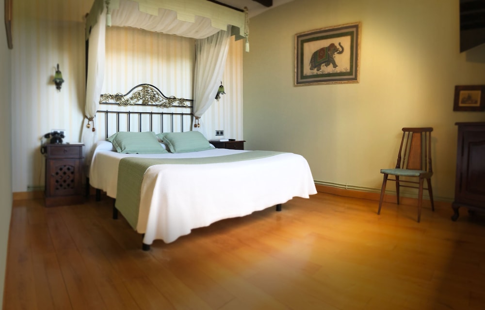 La Casona Del Valle Hotel Y Restaurante — Reocin