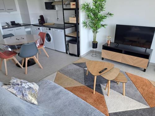 Iconic 652 T2 Vue Mer Bien Equipe Centre Port in Cap Dagde, France