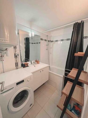 Charmant T2 avec piscine — 4-Star Luxury Hotel in Frejus, France