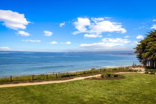 Full Ocean View 2 Decks Heated Pool in Aptos, United States