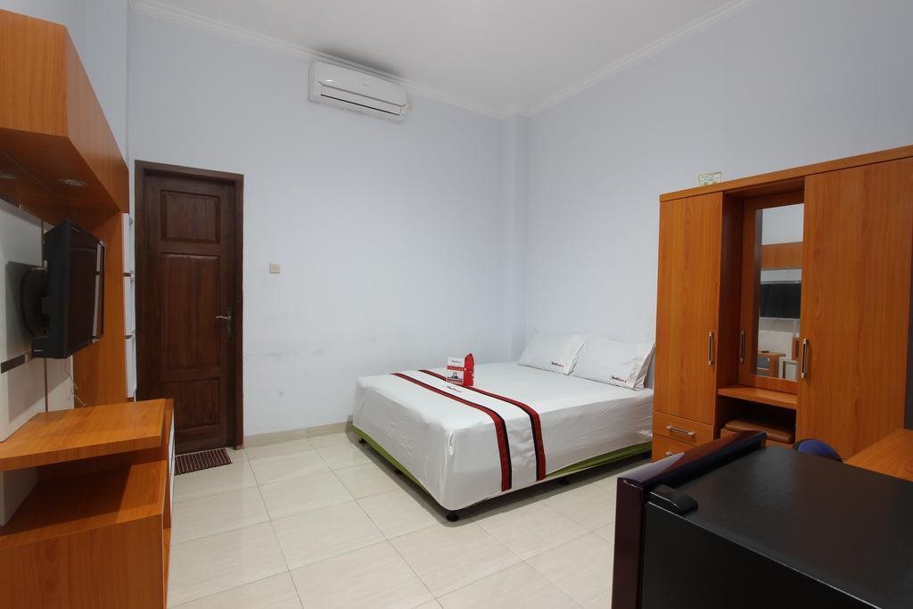 RedDoorz @ Plemburan — hotel in Melati