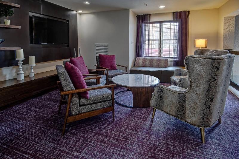 Courtyard by Marriott Kansas City Country Club Plaza - photo 10