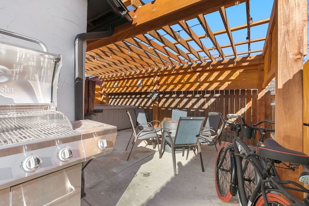 Old Town Retreat w Hot Tub Steps From Csu in Fort Collins, United States