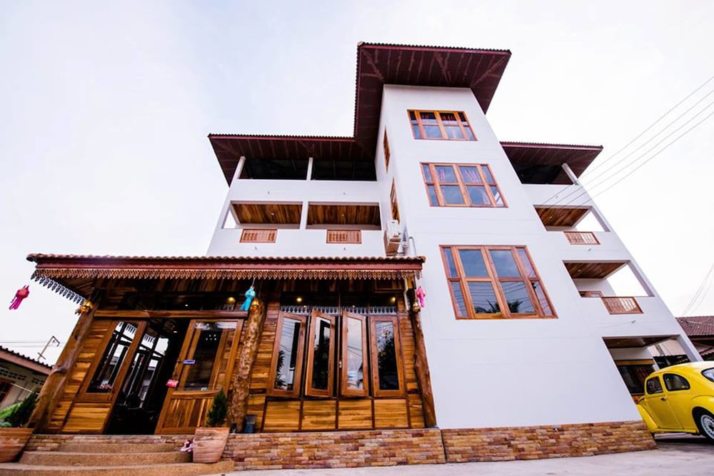 Wiphaporn Hotel — hotel in Nong Bua Lamphu