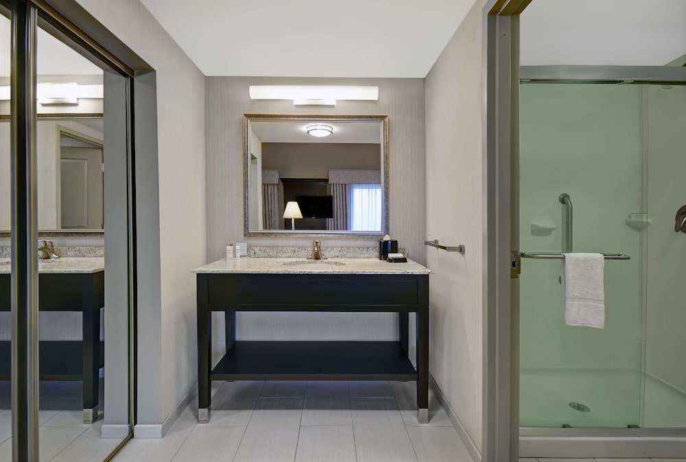 Hampton Inn & Suites Robbinsville - photo 28