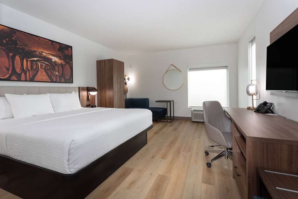 La Quinta Inn & Suites by Wyndham Galt Lodi North - photo 22