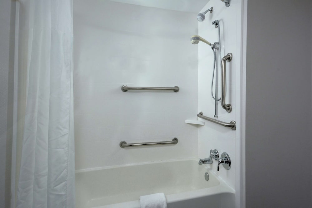 Hampton Inn & Suites Clinton I 26 - photo 22