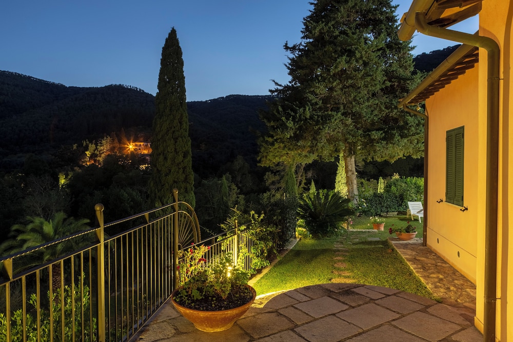 Villette San Martino — 4-Star Luxury Hotel in Portoferraio, Italy