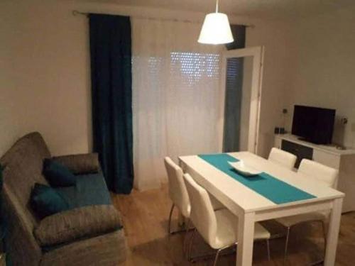 Apartment Ugljanski gusari Two Bedroom Apartment with Balcony and Sea view — 4-Star Luxury Hotel in Ugljan, Croatia