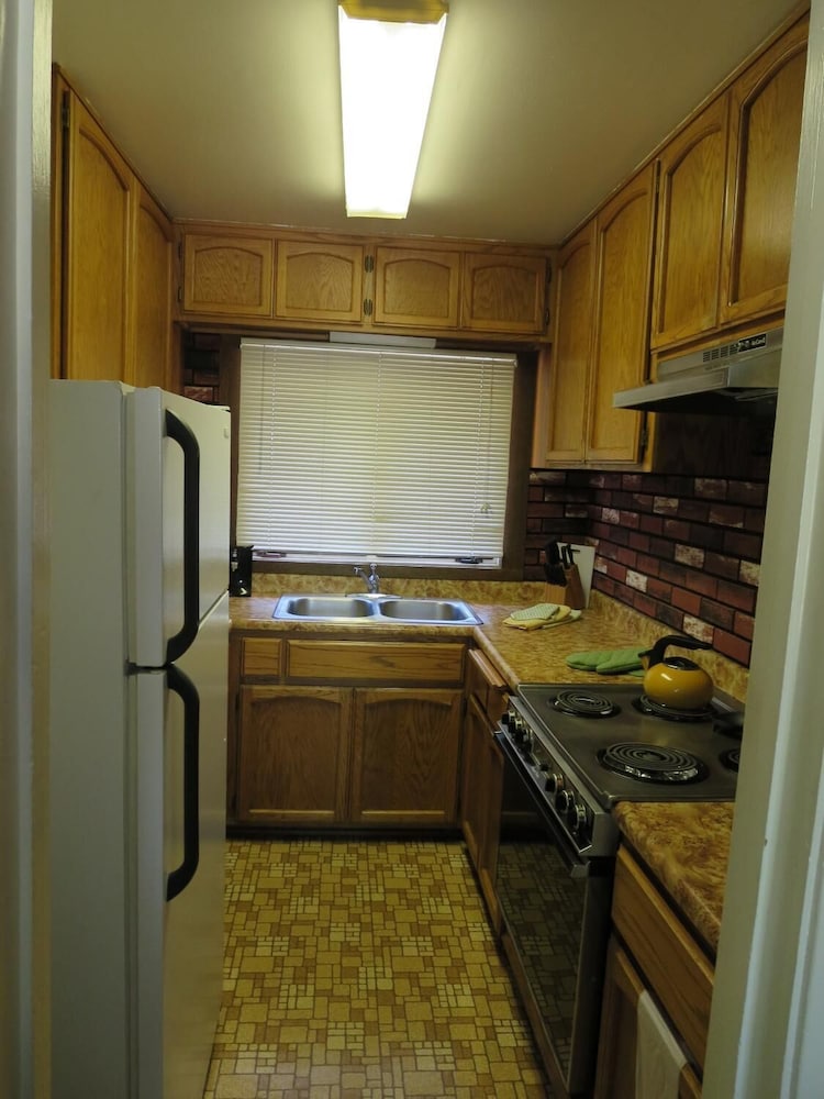 Bridge Bay Lodge at Shasta Lake - photo 19