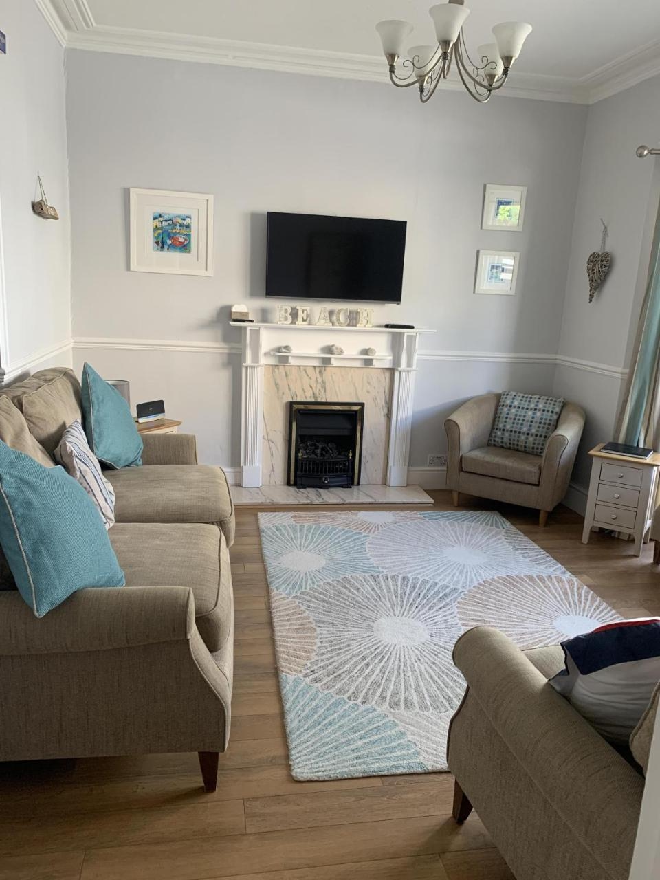 Perfect base for 8 - carbon neutral hotel in Tenby